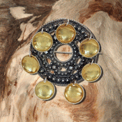 Serpent brooch with dishes
